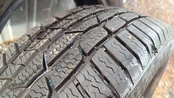 Dve pneumatiky Continental 205/55 R16 zimné - 5
