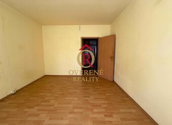 PREDANÉ -  veľký 3 izbový byt, Pavlovova ul., pôvodný stav - 5
