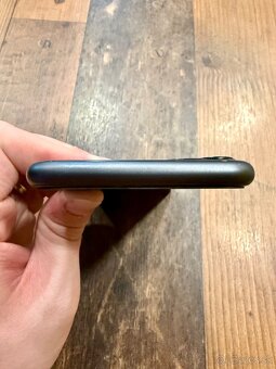 iPhone 11 black 128 GB - 5