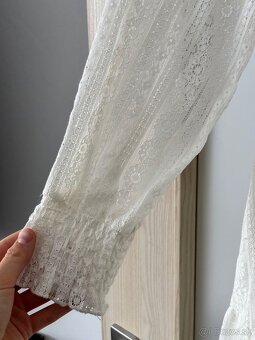 Predám krásne elegantné krémovo-biele šaty s čipkou - 5