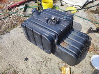 Iveco EuroCargo palivové nádrže - 5