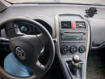 Toyota Auris 1,33 2009 - 5