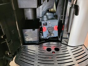 Predám automatický kávovar Delonghi Magnifica Esam 3200 - 5