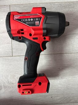 Predám rázový uťahovák Milwaukee M18 FHIW2F12 - 5