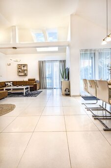🏡Luxusný 4-izbový bungalov s garážou,bazénom v obci Šoporňa - 5