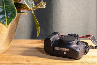Canon 6D Mark II (top stav) - 5