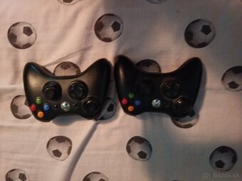 Xbox 360 + Kinect + 2 Ovládače +5 Hry - 5