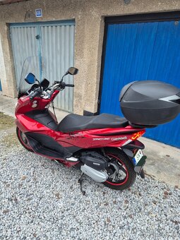 Predám Hondu PCX - 5
