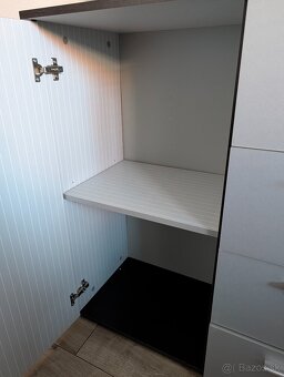 Predám stôl, knižnicu, komodu - 5