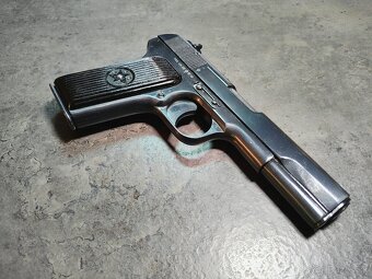 PIŠTOĽ TOKAREV TT33, r.v.1951 s púzdrom a dvoma zásobníkmi - 5