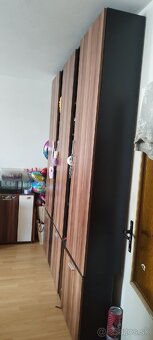 Predám skriňu vyrobenú na mieru. - 5