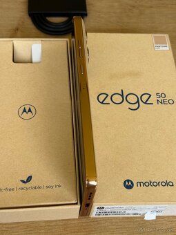 Predám Motorola Edge 50 NEO 8GB Rám 256GB Gold Minimálne - 5
