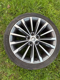 Trinity 5x112 235/40 r19 letné pneumatiky - 5