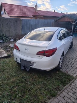 Opel Astra J SEDAN - 5