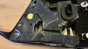 Zadné svetlá Tesla model 3/Y - 5