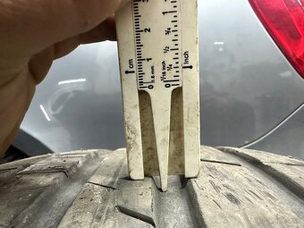 255/45R19 - 5