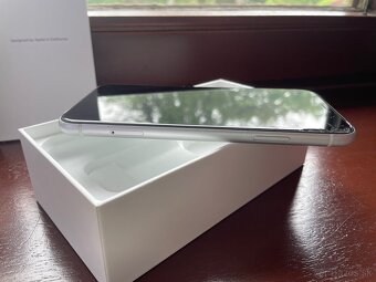 iPhone XR - 5