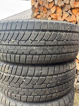 Predám zimné pneumatiky a plecháče Audi r16 - 5