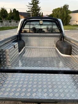 Nissan Navara 2,5 4x4 - 5