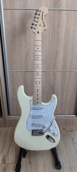 Fender Squier Stratocaster - 5