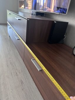Obývacia stena a kuchynský stôl - 5
