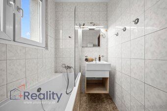 Svetlý 3 izbový byt s balkónom v centre mesta Dunajská Stred - 5