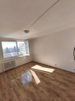 Na predaj: priestranný 1-izbový byt  – Žiar - 5