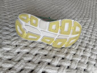 Predám  HOKA Bondi 9 - 5