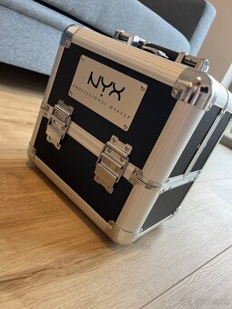 NYX kozmetický kufrík - 5