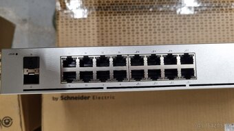 UBNT Ubiqiuiti USW 16 POE Gigabit switch - 5