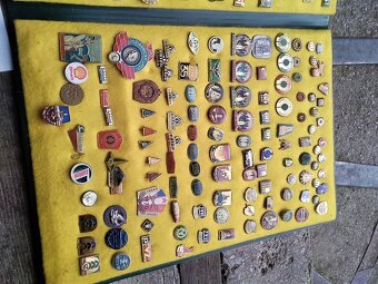 Odznaky cca 700kusov celok 100e - 5