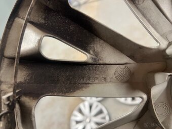 Predám original puklice VW R16 - 5