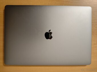 MacBook Pro 15 2019 | i7 • 16GB • 256GB SSD - 5