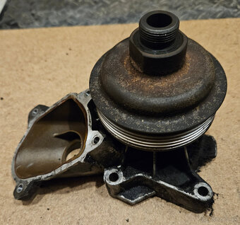 Bmw M57N M47N vodna pumpa, termostat - 5