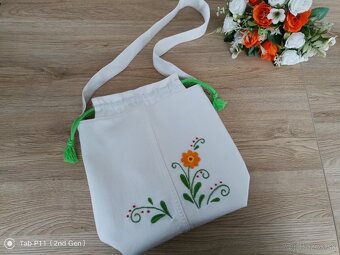 Biela vyšívaná kabelka - 5