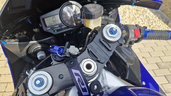 Yamaha R1 - 5
