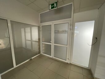 Prenájom 200m2 obchodných priestorov, prízemie Living centra - 5