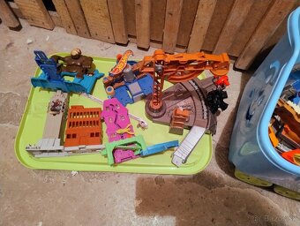 Autíčka a dráhy Hotwheels - 5