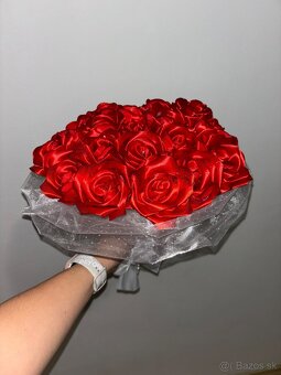 Box/kytica ruží zo saténových stušiek - 5