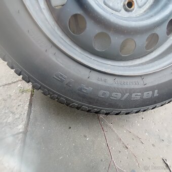 Predám zimný komplet 185/60 R15 - 5