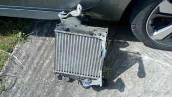 Peugeot 308 1,5hdi 96kw chladice a aj ventilator - - 5