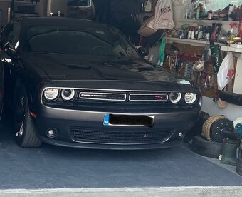 Dodge Challenger 5,7 Hemi - 5