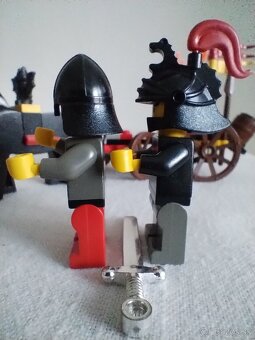 LEGO Castle 6027 Bat Lord's Catapult - 5