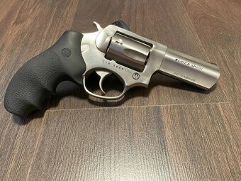 Ruger SP101_3"_.357magnum - 5