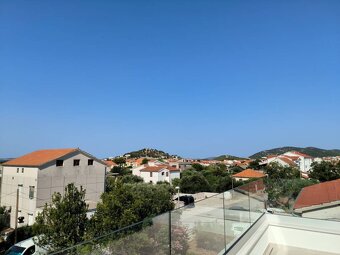 CHORVÁTSKO - Trojpodlažný apartmán s bazénom - TRIBUNJ - 5