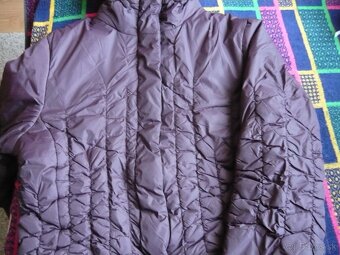 prešívaný kabát so šálom - 5