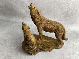 Bronzové súsošie Vijúce vlky - 5