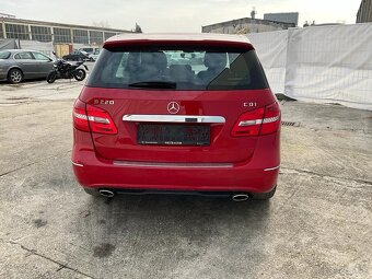 Mercedes-Benz B 220 CDI 2013 panoráma - 5