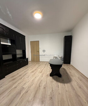 Na prenájom prerobený 3 izbový byt, balkón, Dusíka, Trnava. - 5