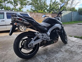 Suzuki GSR 600 - 5